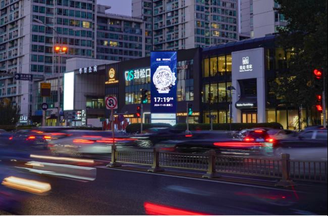 北京華貿(mào)中心SKP北街三面立柱LED廣告投放，北京LED大屏廣告價(jià)格