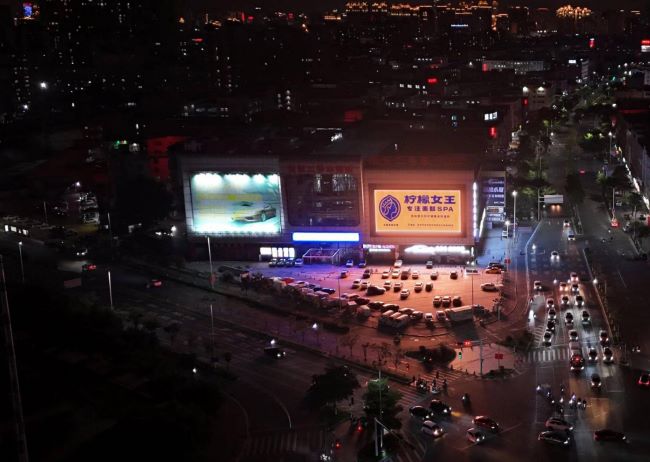 泉州鯉城區(qū)海天汽車城LED廣告投放，泉州戶外大牌廣告價(jià)格