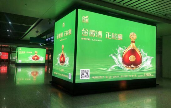 第一戶(hù)外傳媒-蘭州西站-到達(dá)走廊雙立柱燈箱 第一戶(hù)外傳媒-蘭州西站-到達(dá)走廊雙立柱燈箱