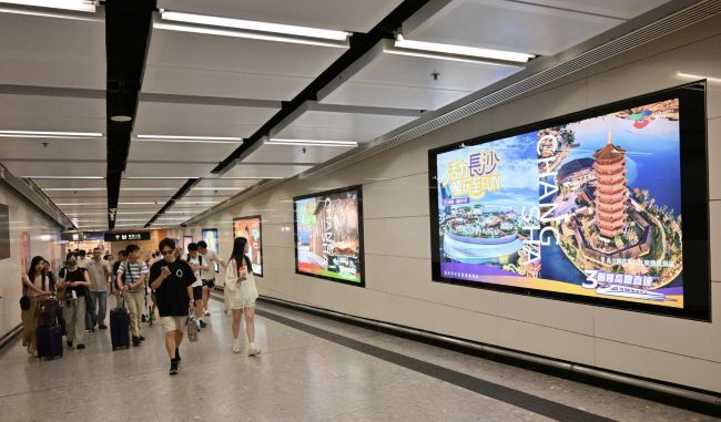 香港西九龍站通道墻面燈箱廣告投放，香港西九龍高鐵廣告價格