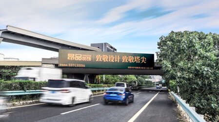 第一戶外傳媒-貴陽小碧立交二層橋體大牌