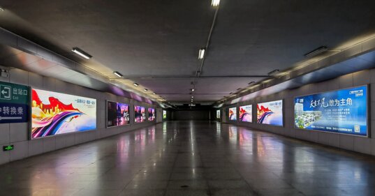 第一戶外傳媒-賀州站-出站通道燈箱 第一戶外傳媒-賀州站-出站通道燈箱