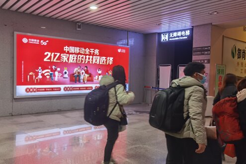 第一戶外傳媒-賀州站-出站通道新站房燈箱 第一戶外傳媒-賀州站-出站通道新站房燈箱