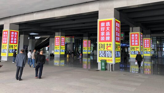 第一戶外傳媒-賀州站-一樓進(jìn)站大廳外立柱燈箱 