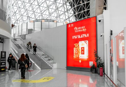 第一戶外傳媒-銅仁鳳凰機場-安檢出口候機扶梯燈箱 第一戶外傳媒-銅仁鳳凰機場-安檢出口候機扶梯燈箱