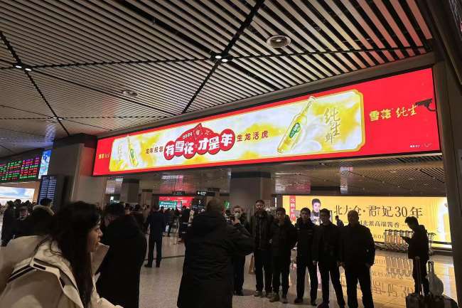 哈爾濱機場到達行李廳墻面燈箱廣告，哈爾濱太平機場廣告價格