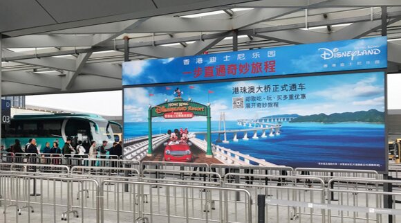 第一戶外傳媒-港珠澳大橋珠海公路口岸-出境上客區落地燈箱 第一戶外傳媒-港珠澳大橋珠海公路口岸-出境上客區落地燈箱