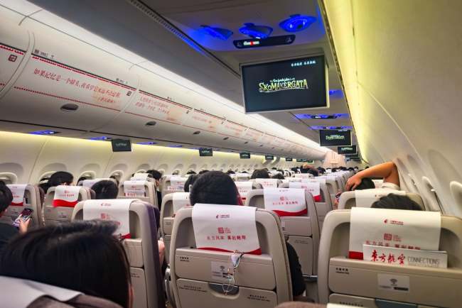 東方航空機艙電視廣告投放，東航飛機客艙機載廣告價格