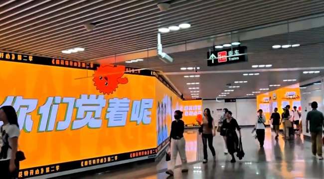 杭州地鐵濱康路站通道墻面LED廣告投放，杭州地鐵大屏廣告價(jià)格