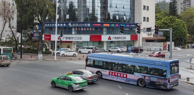 珠海公交外車身巴士車貼廣告投放，珠海公交車身廣告線路價(jià)格