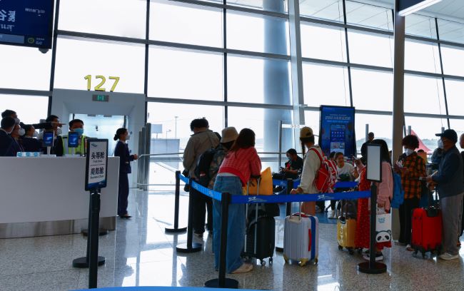 成都天府機場候機區登機口LED廣告投放，成都機場大屏廣告