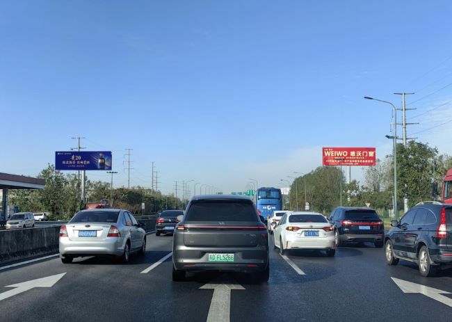 常州金武快速路立柱大牌廣告投放，常州經開區大牌廣告價格