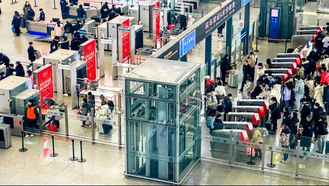 上海虹橋高鐵站進站安檢口LED廣告投放，上海高鐵站廣告價格