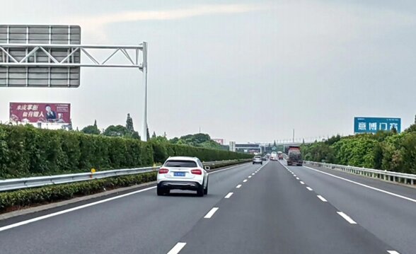 第一戶外傳媒-常州高速大牌-沿江高速4/5號靠近滆湖服務區4km處對牌 
