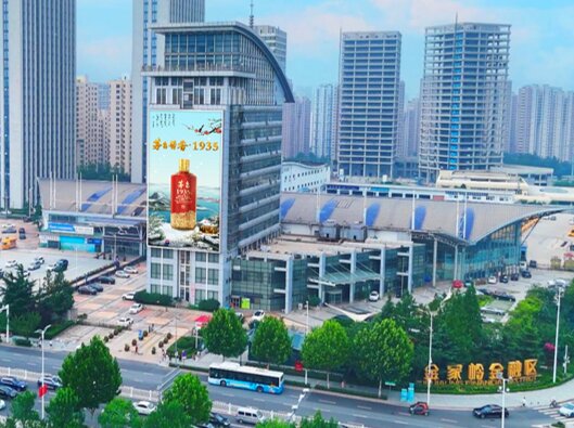 第一戶外傳媒-青島嶗山汽車東站LED屏