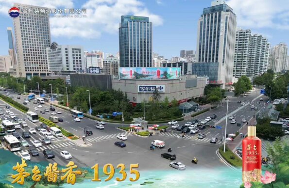 青島LED大屏廣告價格多少錢？青島戶外LED大屏廣告位置優勢實景照片