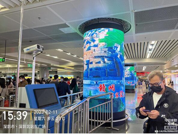 深圳北站換乘區包柱LED廣告價格，文旅政府深圳北高鐵站廣告案例