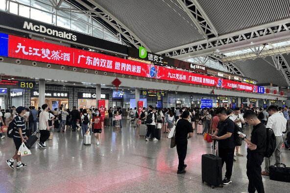 廣州南站候車大廳LED大屏廣告價格收費多少？廣州南高鐵站廣告案例