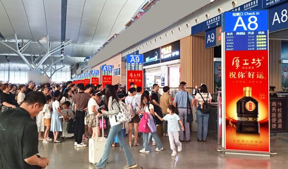 第一戶外傳媒-長沙南站-二層出發檢票口LED屏