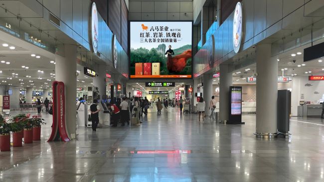 泉州晉江機場中央高空LED大屏：出發(fā)大廳的視覺焦點