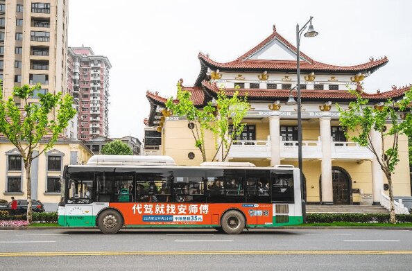 武漢公交車巴士廣告價格收費多少錢？武漢公交車身廣告案例優(yōu)勢
