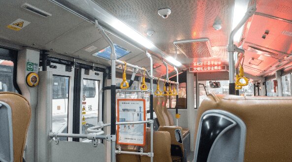 成都公交車內(nèi)廣告價格收費，成都公交車廂海報廣告巴士車內(nèi)廣告