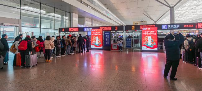 鄭州東站安檢口LED屏：樞紐動線的高頻觸達視窗
