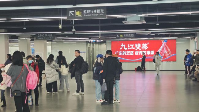 12㎡的視覺焦點：解析佛山機場到達通廊燈箱的傳播力