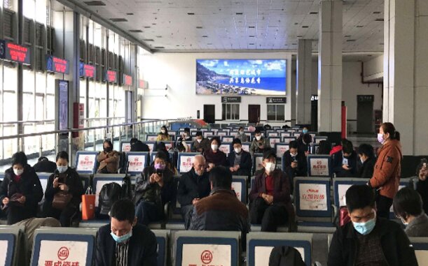 第一戶外傳媒-諸暨站-候車廳墻面燈箱 第一戶外傳媒-諸暨站-候車廳墻面燈箱