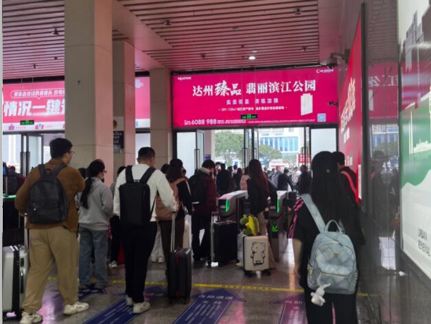 第一戶外傳媒-達州站-出站檢票口上方燈箱 第一戶外傳媒-達州站-出站檢票口上方燈箱