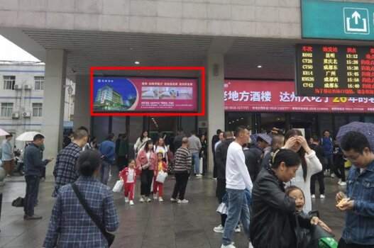 第一戶外傳媒-達州站-出站口外燈箱 第一戶外傳媒-達州站-出站口外燈箱