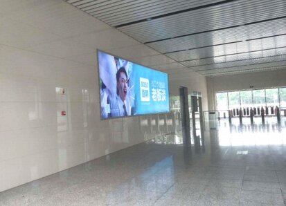 第一戶外傳媒-青白江東站-出站廳墻面燈箱