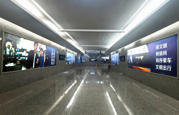 第一戶外傳媒-朝天站-進出站通道墻面燈箱 第一戶外傳媒-朝天站-進出站通道墻面燈箱