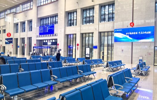 第一戶外傳媒-富順站-候車大廳檢票口兩側墻面燈箱 第一戶外傳媒-富順站-候車大廳檢票口兩側墻面燈箱