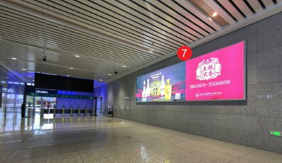 第一戶外傳媒-富順站-出站廳檢票口墻面燈箱 第一戶外傳媒-富順站-出站廳檢票口墻面燈箱