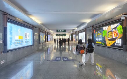 第一戶外傳媒-劍門關站-進出站通道墻面燈箱