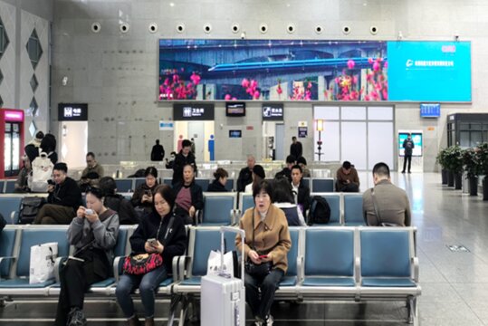 第一戶外傳媒-江油站-二樓候車大廳兩側墻面燈箱 第一戶外傳媒-江油站-二樓候車大廳兩側墻面燈箱