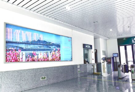 第一戶外傳媒-青川站-出站廳墻面燈箱 第一戶外傳媒-青川站-出站廳墻面燈箱