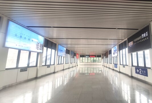 第一戶外傳媒-青神站-進出站通道墻面燈箱