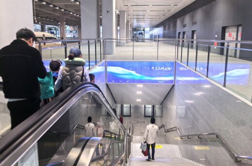 第一戶外傳媒-自貢站-出站站臺層楣頭燈箱 第一戶外傳媒-自貢站-出站站臺層楣頭燈箱