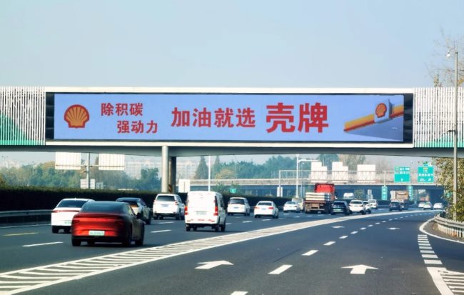 2026年建材行業(yè)選擇高速大牌廣告的利與弊