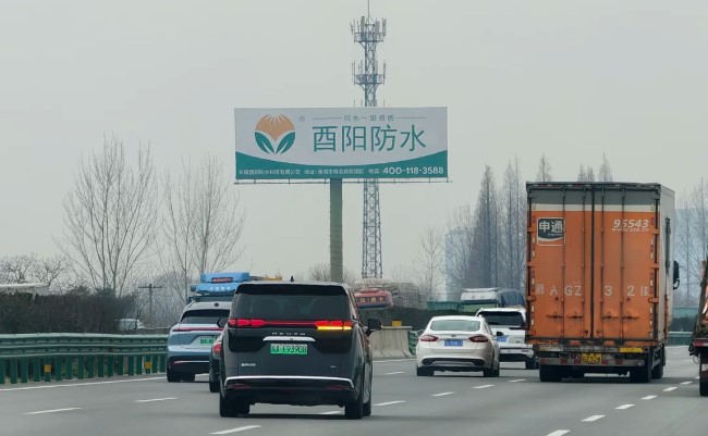 建材行業(yè)高速立柱大牌廣告