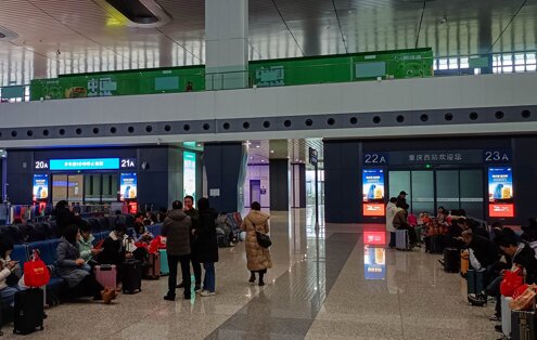 第一戶外傳媒-重慶西站候車大廳刷屏機