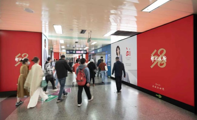 北京地鐵1號線與5號線換乘樞紐的品牌廣告展示策略