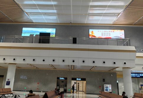 第一戶外傳媒-富陽西站-候車廳兩側墻面燈箱 第一戶外傳媒-富陽西站-候車廳兩側墻面燈箱