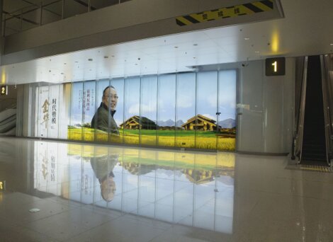 第一戶外傳媒-杭州西站-到達口墻面燈箱