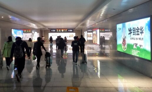 第一戶外傳媒-金華南站-進出站通道燈箱 第一戶外傳媒-金華南站-進出站通道燈箱