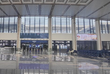 第一戶外傳媒-東陽北站-候車廳墻面燈箱