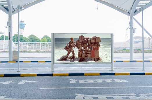 第一戶外傳媒-廣州白云機場-T2國內出發戶外行車道燈箱廣告