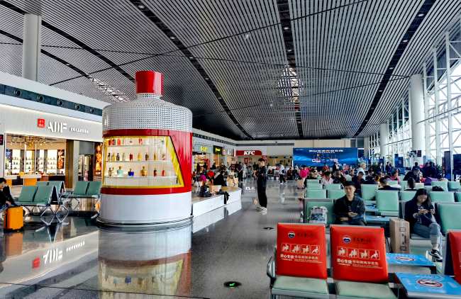 高鐵站、機場展位廣告的價值分析——專業廣告策劃視角下的高端場景營銷策略